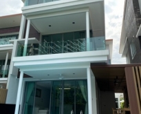 ขาย ราคาถูก!!! บ้านPool villa ติดทะเล ชลบุรี