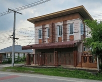 บ้านพักอาศัย 2 ชั้น สภาพดี  มีบ้านทรงไทยกับโรงเก็บของเพิ่มเติม