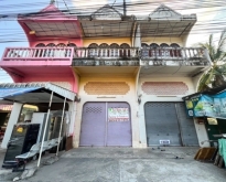 For rent, 2 and a half story building, next to the main road,